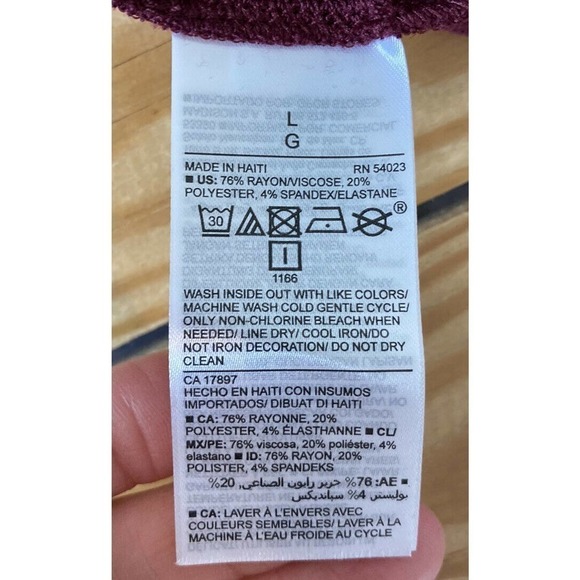 NWT Old Navy V Neck Sweater Size Large Women’s Maroon Pullover - Picture 5 of 8
